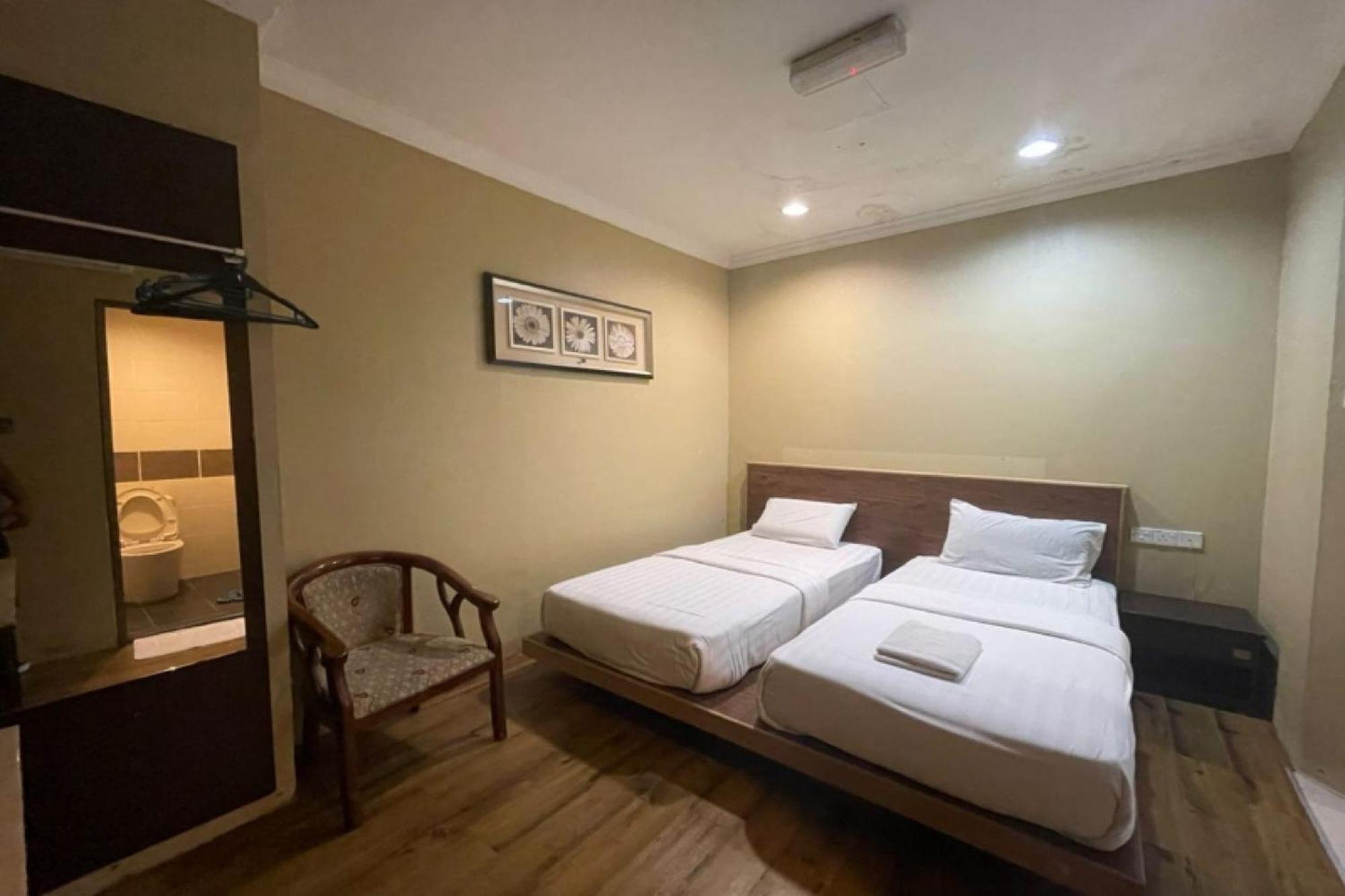 Oyo 90411 Perdana Hotel Labuan Eksteriør billede