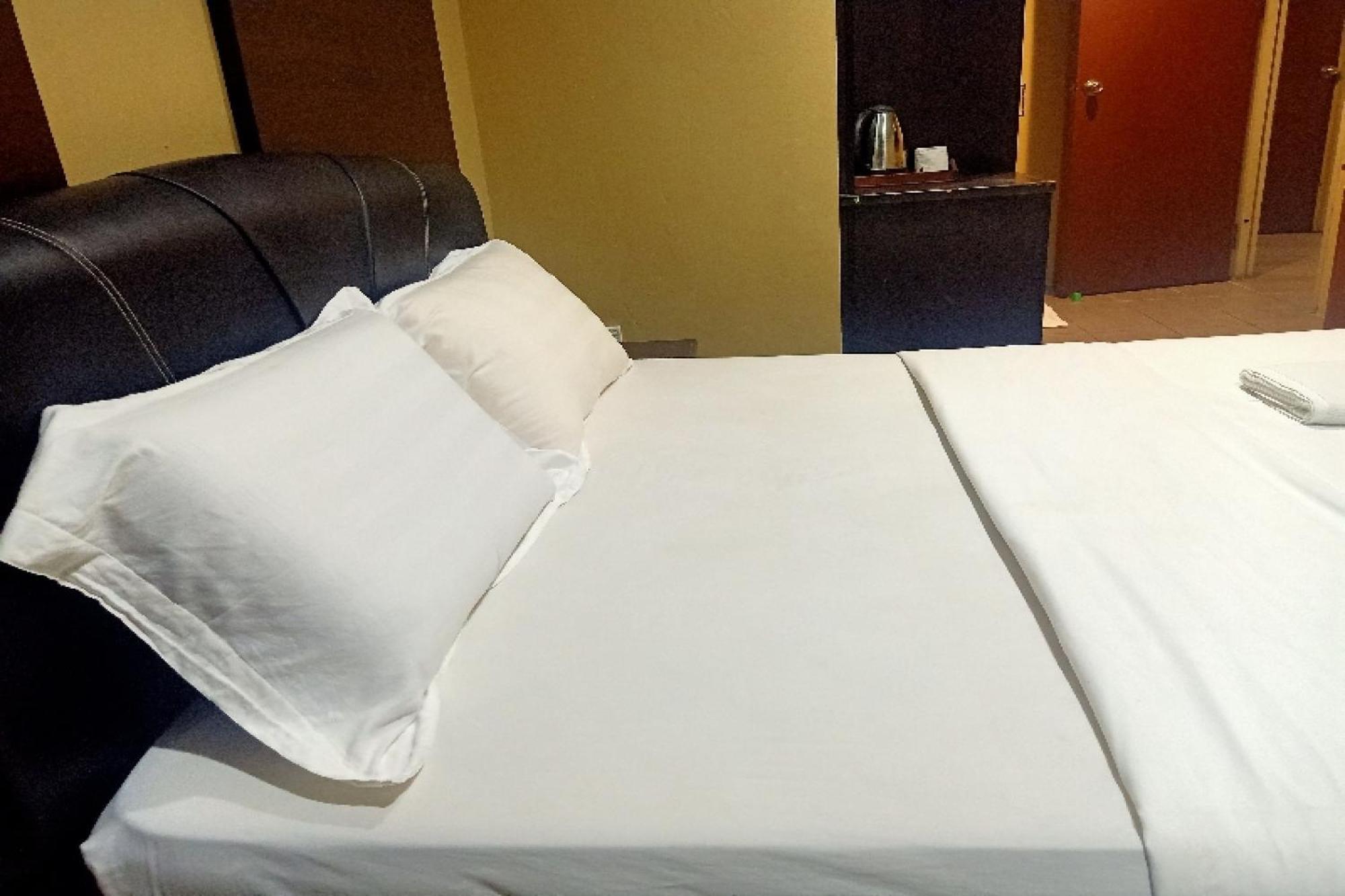 Oyo 90411 Perdana Hotel Labuan Eksteriør billede