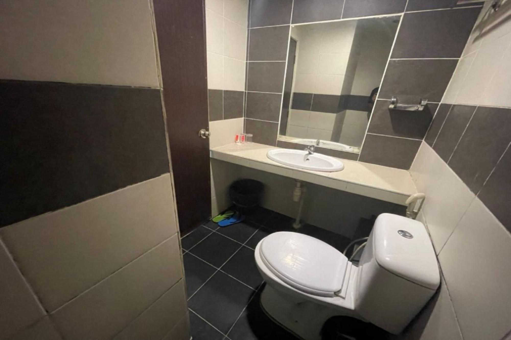 Oyo 90411 Perdana Hotel Labuan Eksteriør billede