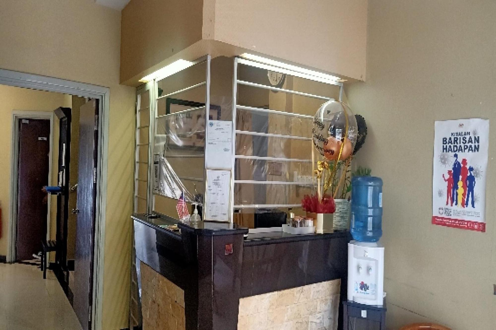 Oyo 90411 Perdana Hotel Labuan Eksteriør billede