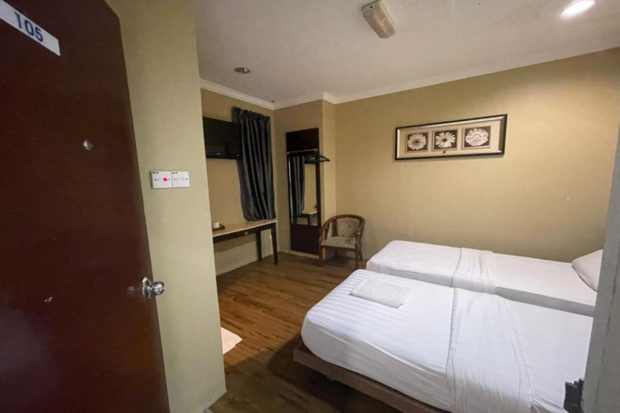 Oyo 90411 Perdana Hotel Labuan Eksteriør billede