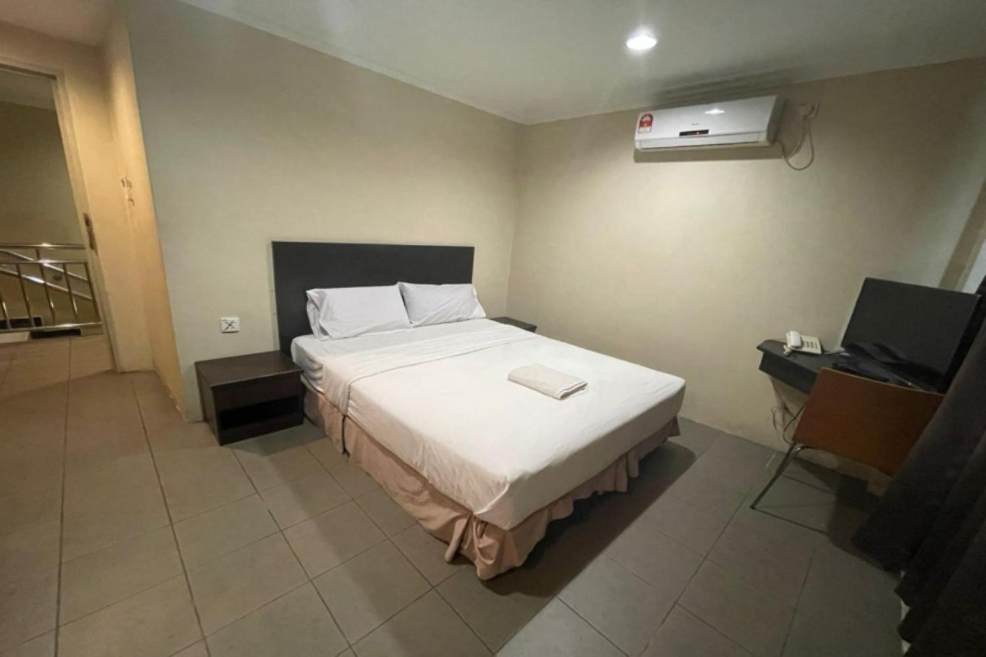 Oyo 90411 Perdana Hotel Labuan Eksteriør billede