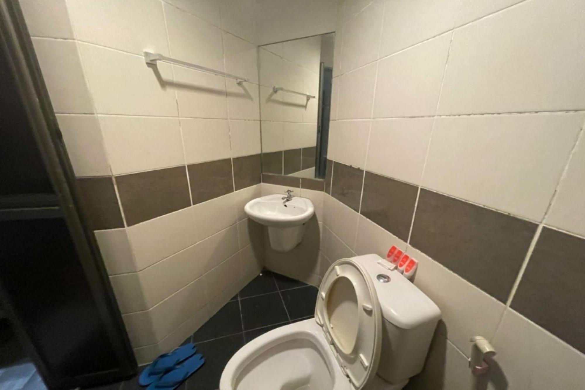 Oyo 90411 Perdana Hotel Labuan Eksteriør billede