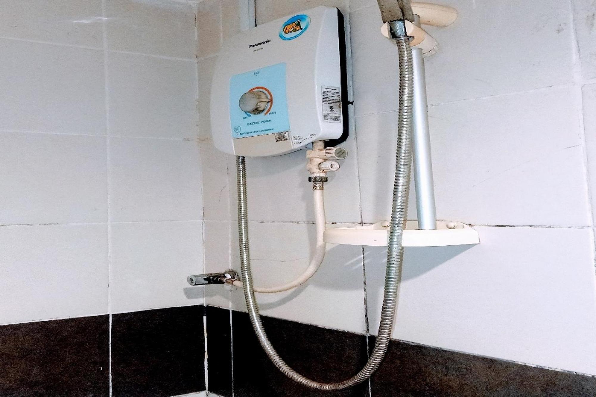 Oyo 90411 Perdana Hotel Labuan Eksteriør billede